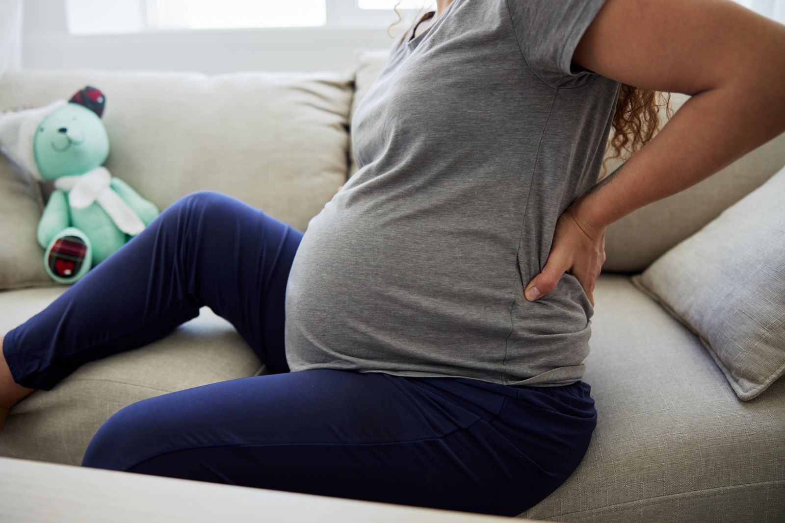 Brûlures d&rsquo;estomac enceinte : aliments à privilégier et habitudes utiles 🔥